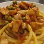 Bucatini con calamari e piselli: la ricetta del 10/11