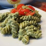 Eliche al pesto di basilico con zucchine e ricotta