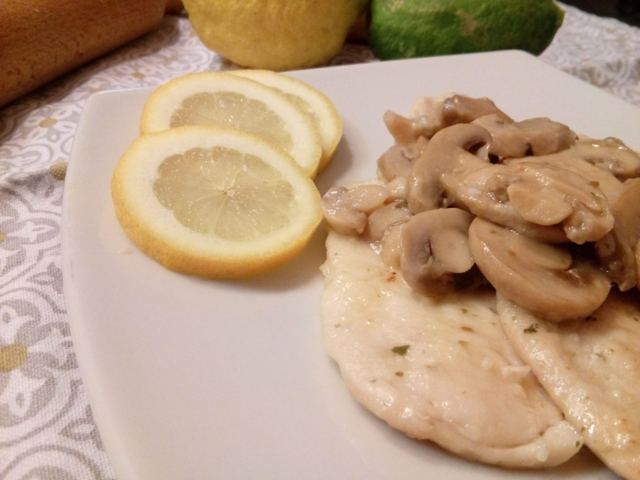 Pollo ubriaco con funghi champignon