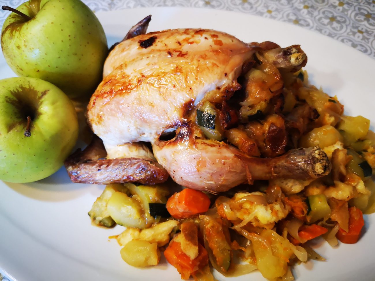 Pollo ripieno di mele e zucchine