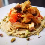 Pesce spada su crema di carciofi e pistacchi