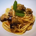 Linguine con crema all'uovo e melanzane