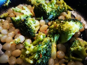 broccoli cipolline e peperoncino