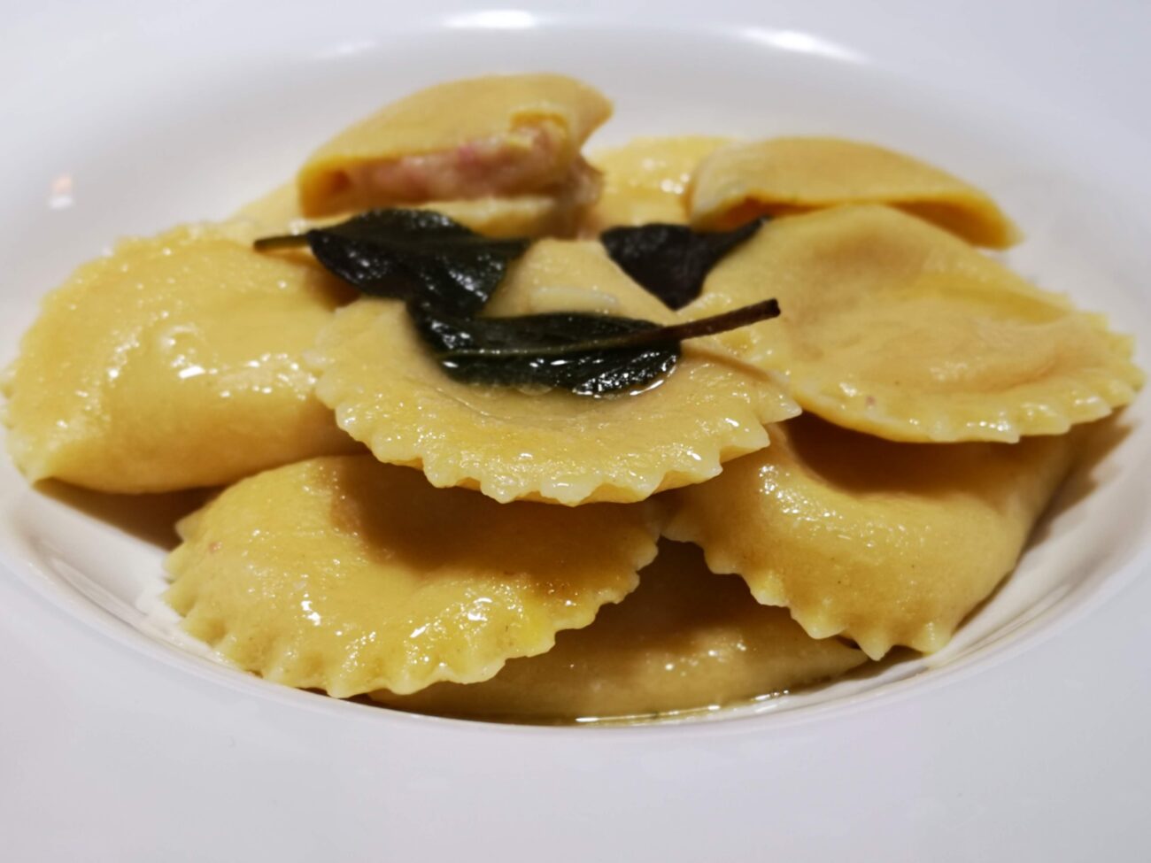 Agnolotti ripieni con crema di patate e mortadella