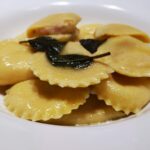 Agnolotti ripieni con crema di patate e mortadella