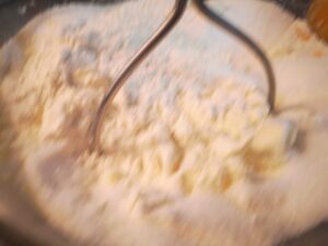 farina zucchero e burro a briciole