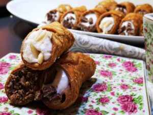 Cannoli con crema di ricotta