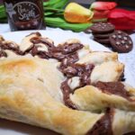 Mezza luna di sfoglia alla crema di formaggio e nocciola