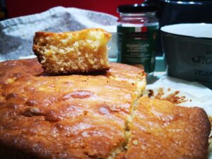 Torta quadrata con marmellata d'arance