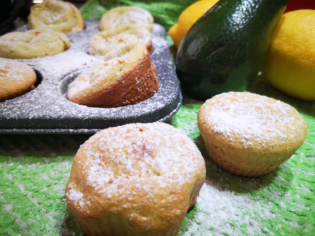 Tortine di avocado mandorle e limone