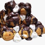 Profiterole alla crema pasticcera e glassa al cioccolato