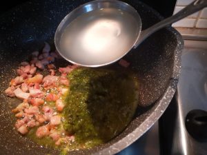 Tortiglioni con pesto di pistacchio e pancetta