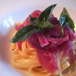 Linguine saltate alle cipolle caramellate
