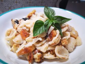 Orecchiette ai pomodori secchi e caciotta dolce