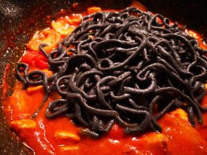 Pasta fresca al nero di seppie e ragù al pesce spada