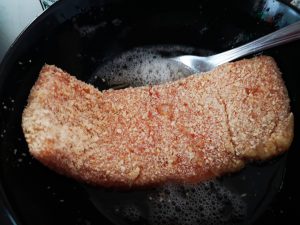 Salmone croccante con salsa alla senape e miele