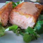 Salmone croccante con salsa alla senape e miele