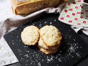 Biscotti all'avena profumati al latte di cocco