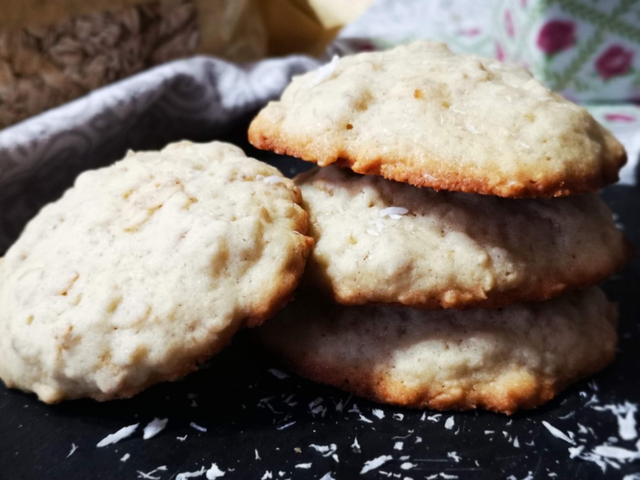 Biscotti all'avena profumati al latte di cocco