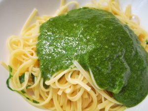 Pasta al pesto di rucola, basilico e mandorle