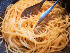 Spaghetto ai pomodorini gialli e capperi