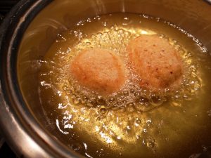 Vellutata di broccoli e polpette di gamberi