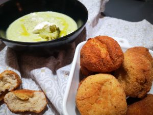 Vellutata di broccoli e polpette di gamberi