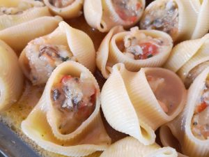 Lumaconi con crema di patate e frutti di mare