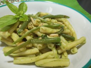 Caserecce al pesto di fagiolino e pinoli