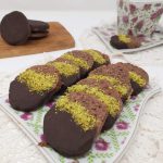 Biscotti dessert al cioccolato e pistacchio