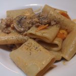 Paccheri con peperoni e salsiccia
