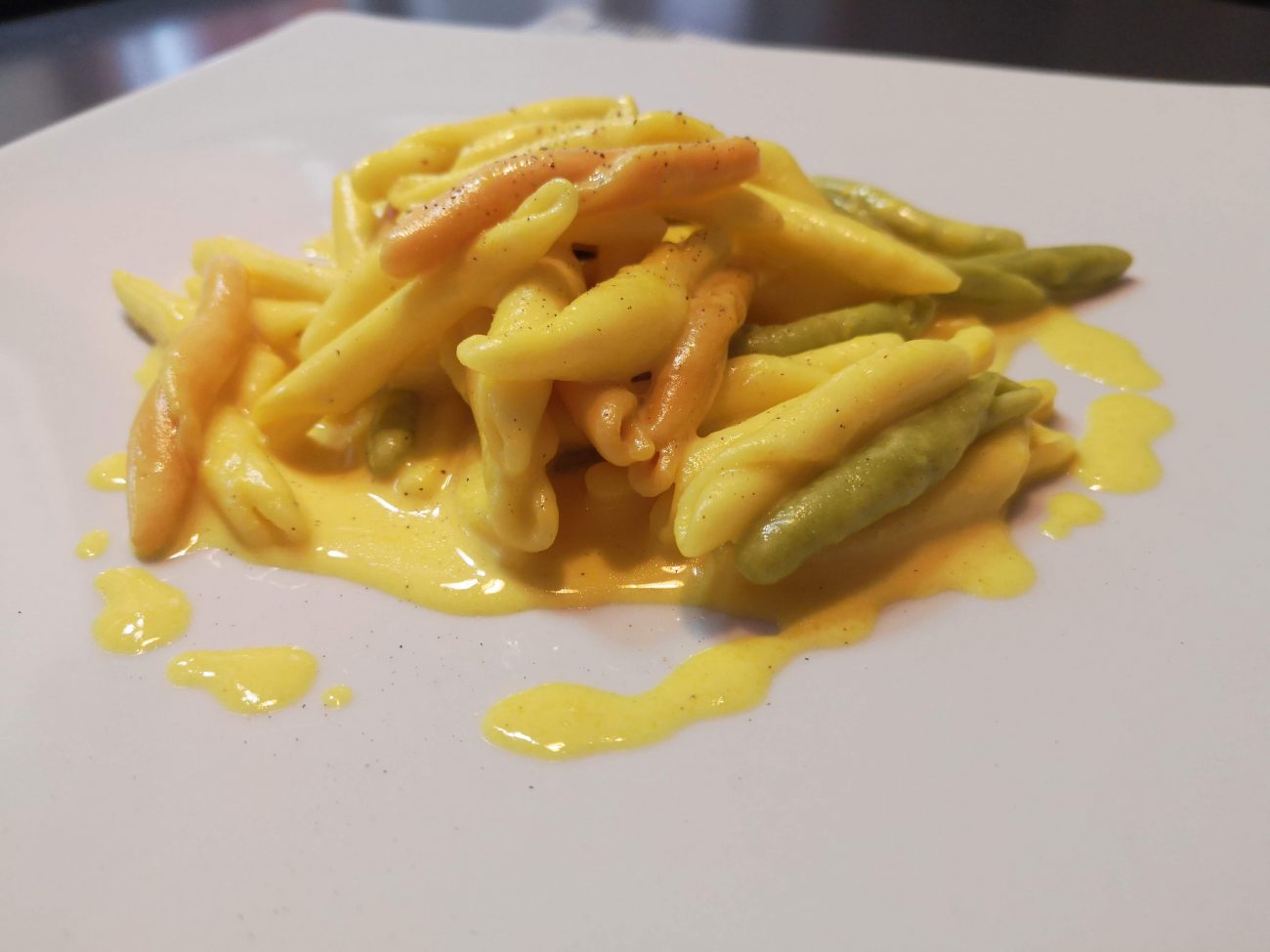 Tris di fusilli con crema allo zafferano