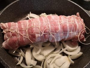 Rotolo di pollo porchettato