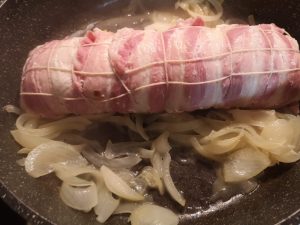 Rotolo di pollo porchettato