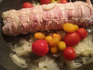 Rotolo di pollo porchettato