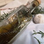 Olio aromatizzato al rosmarino