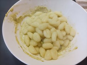 Gnocchi con crema di stracchino e fiori di zucca