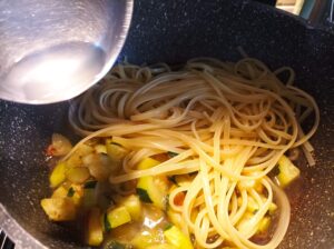 Pasta zucchine e guanciale cremosi