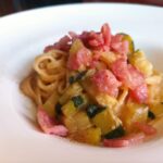 Pasta zucchine e guanciale cremosi