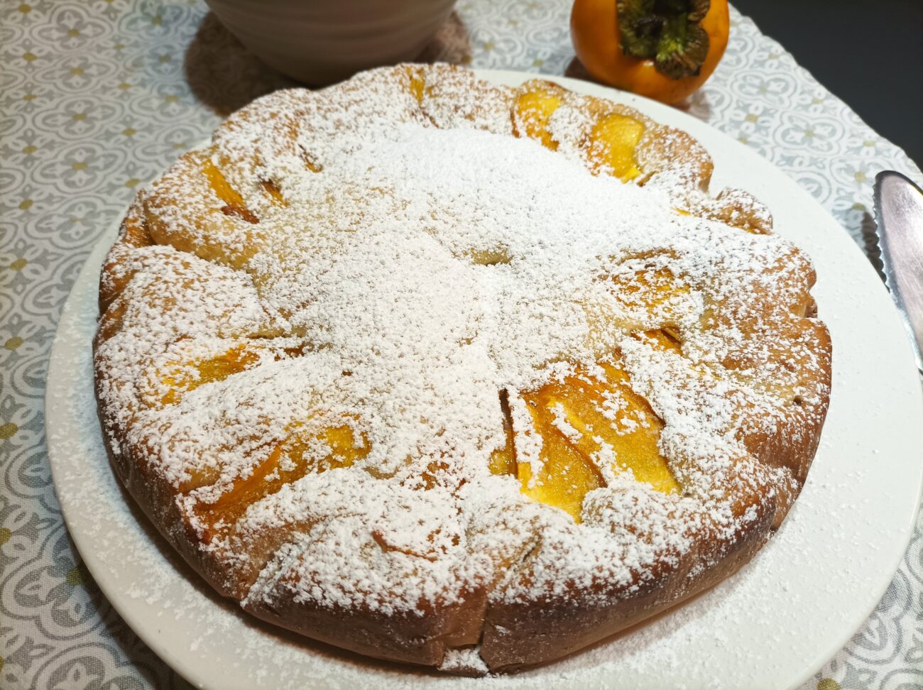 torta Nua con crema bianco mangiare e kaki mela