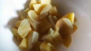 Insalata di patate e sgombro piccante