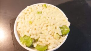 Risotto con fave e nocciole