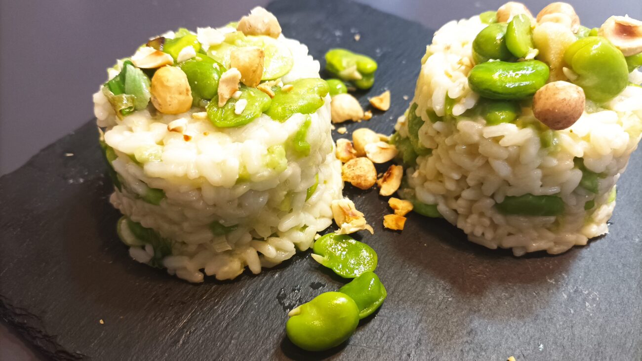 Risotto con fave e nocciole