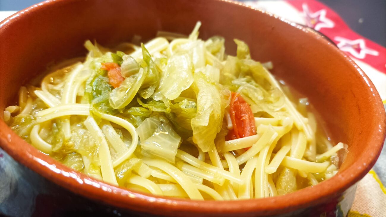 Pasta e lattuga: ricetta siciliana