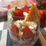Bicchiere goloso con fragole