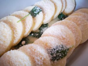 Gnocchi di semolino al burro e salvia