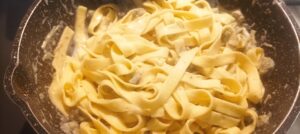 Tagliatelle all'uovo con crema di carciofi