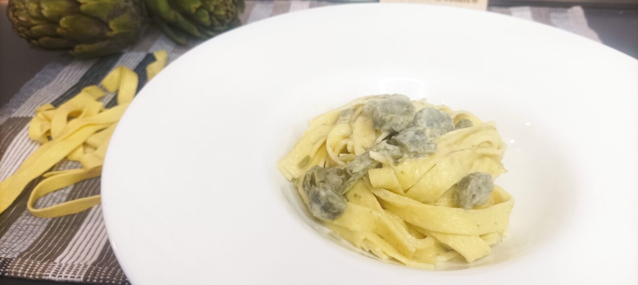 Tagliatelle all'uovo con crema di carciofi