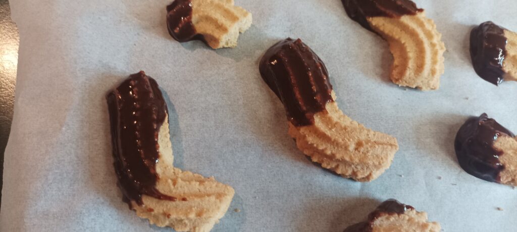 Biscotti travestiti al cioccolato