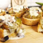 Crostini con crema di melanzane e pancetta